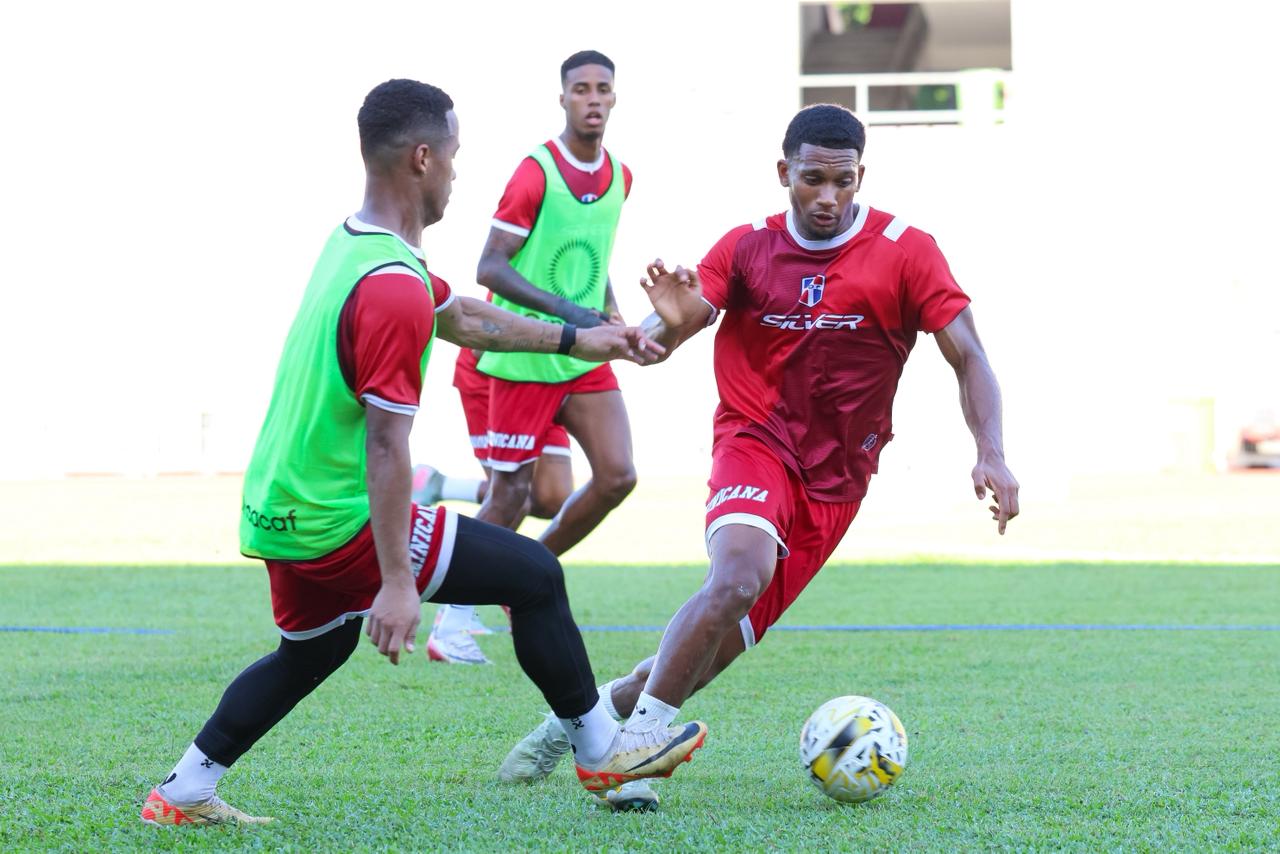“Los jugadores llegaron un poquito cansados, pero con mucha ilusión y ganas, la práctica estuvo muy buena, intensa y se vio que los chicos tienen ganas de que llegue la hora del partido”, expresó Neveleff.