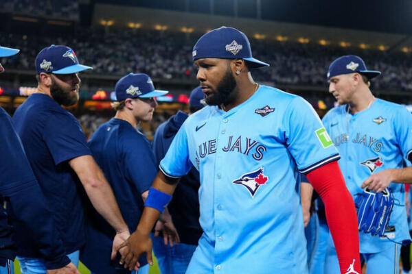 Vladimir Guerrero tiene jonrones en los juegos cuatro y cinco de la Serie Mundial entre los Dodgers y Toronto