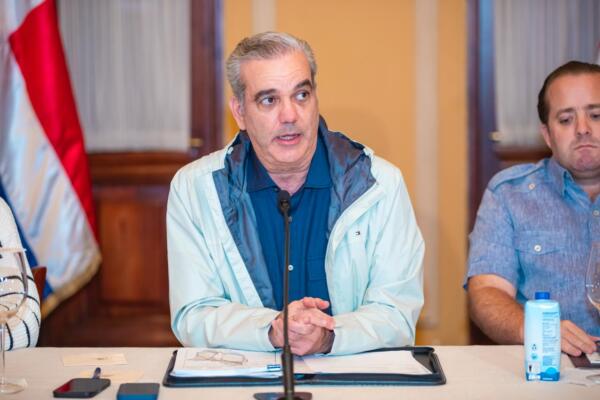 Abinader: El Gobierno está trabajando para proteger vidas y restablecer la normalidad tras el paso de Melissa