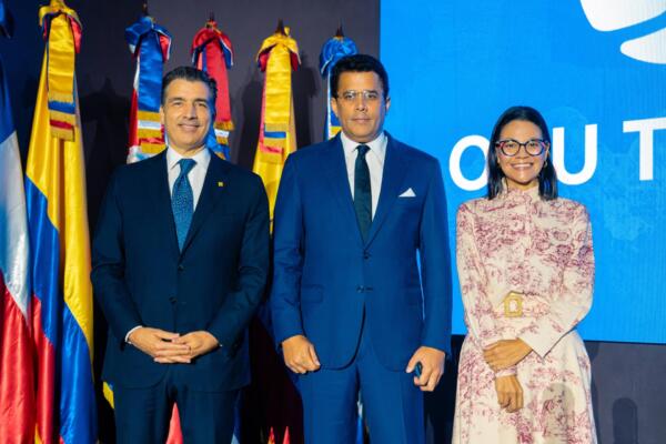 De izquierda a derecha, los señores Christopher Paniagua, David Collado y Natalia
Bayona.
Foto: fuente externa