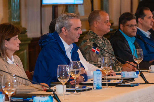 Gobierno mantiene suspensión de labores y de docencia este jueves para provincias en alerta roja