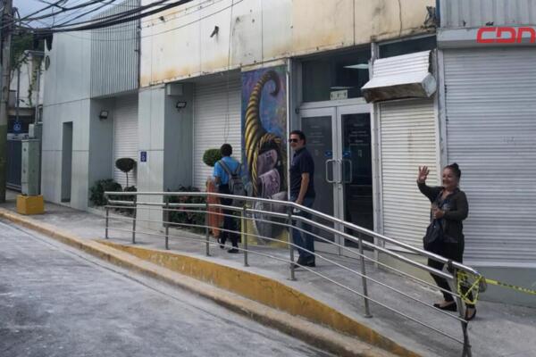 •	No reportan heridos tras desplome parcial en Banreservas Salcedo.