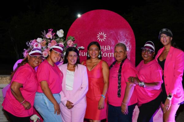 Playa Nueva Romana se viste de rosa por la lucha contra el cáncer de mama. (foto, fuente externa)
