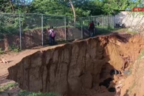 Derrumbe en Villa Magisterial deja familias aisladas.
