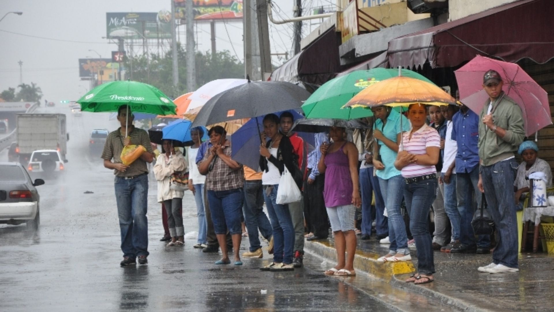 La gastronomía de la República Dominicana tiene ciertas comidas que los dominicanos suelen preferir y cocinar cuando llueve o hace frío.