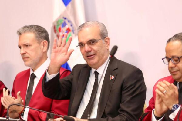 El presidente Luis Abinader durante los actos conmemorativos por el 181 aniversario de la Constitución Dominicana.
