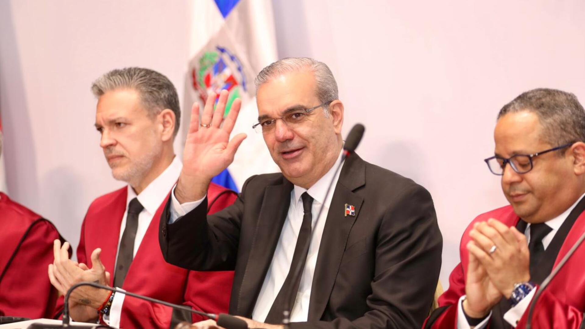 Abinader encabeza actos por el 181 aniversario de la Constitución