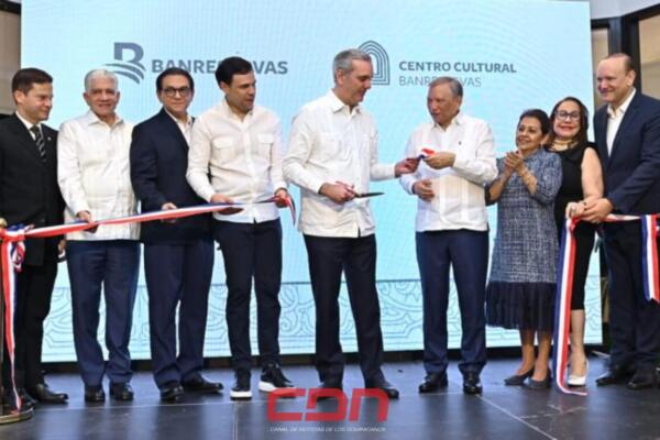El presidente Luis Abinader durante la inauguración del Centro Cultural Banreservas en Santiago. Foto: Fuente externa