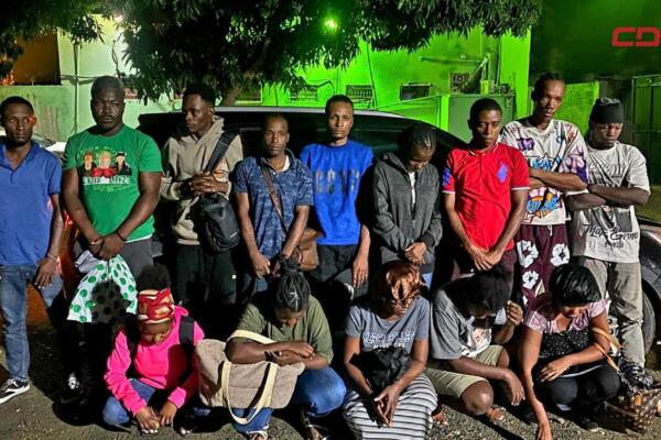 Soldados del ERD interceptan jeepeta con 16 haitianos indocumentados en Santiago Rodríguez.