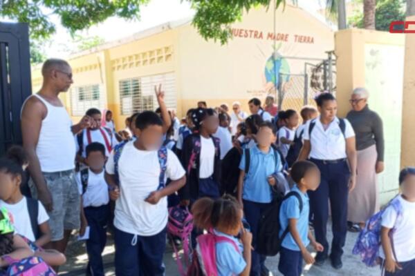 Acusan a Educación e INABIE de desviar fondos de alimentos.
