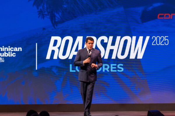 David Collado, ministro de Turismo en Londres junto a touroperadores y aliados estratégicos.