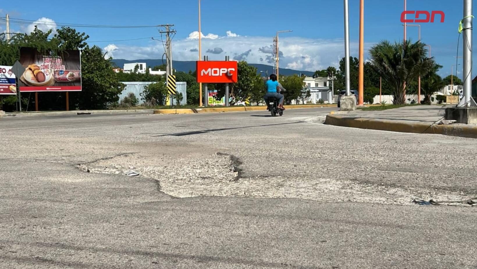 Hoyo en la avenida Luperón