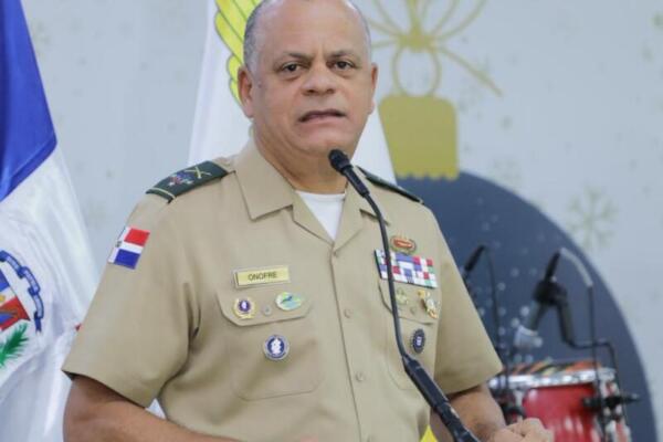El ministro de Defensa, teniente general Carlos Antonio Fernández Onofre.