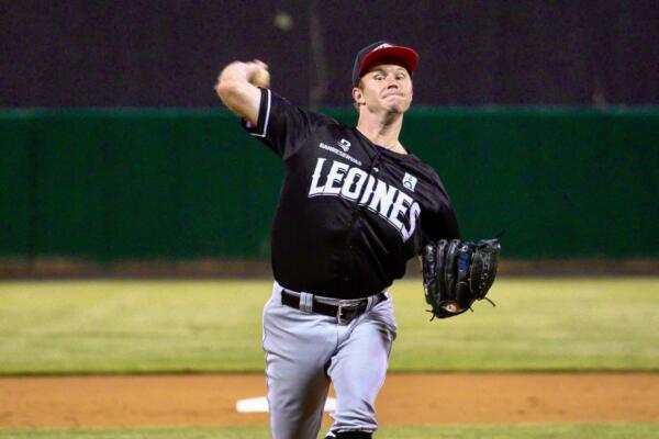 Grant Gavin, lanzador derecho importado del Escogido lanzó siete entradas en blanco frente a las Estrellas en jornada pelota invernal.