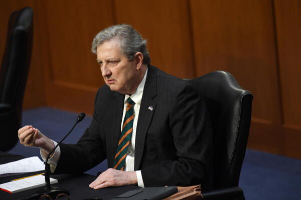 Foto de archivo del senador John Neely Kennedy. EFE/MATT MCCLAIN