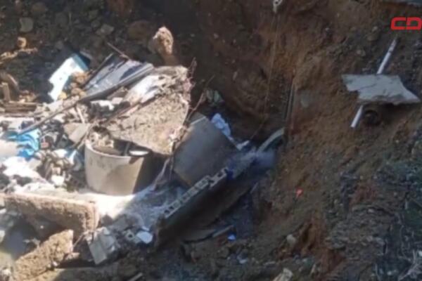 Autoridades realizan limpieza mientras crece emergencia en Arroyo Hondo.

