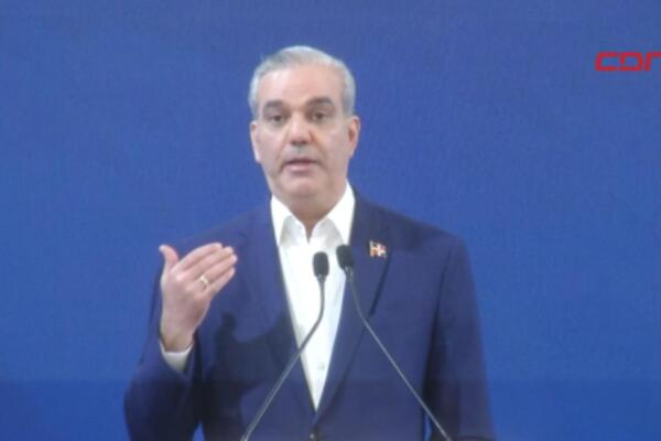 Presidente Abinader garantiza transparencia en compras de emergencia.