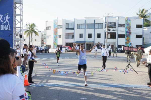 Éxito rotundo en la carrera “Protegiendo y Sirviendo a Puerto Plata” organizada por la Policía Nacional.