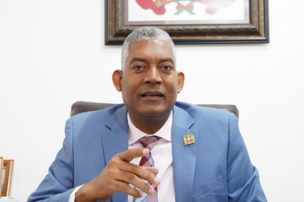  El pastor Feliciano Lacen Custodio exhortó al Congreso Nacional a cumplir con la deuda legislativa que mantiene con la Carta Magna.