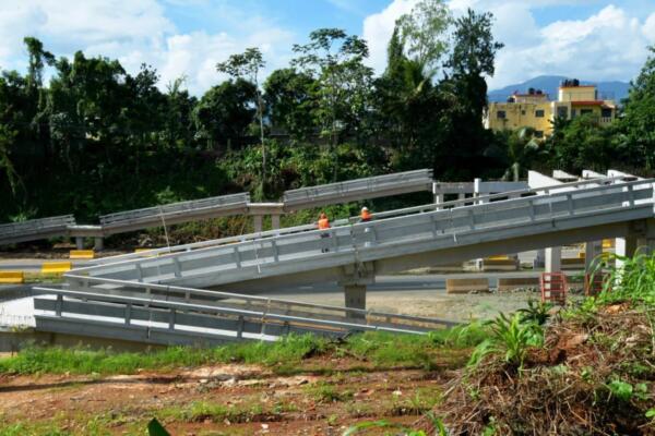 Obras Públicas instala esta noche las vigas centrales del nuevo puente en Villa Altagracia