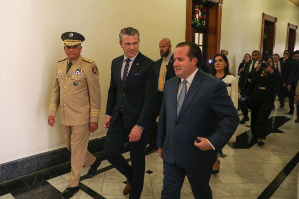 Secrertario de Guerra de EEUU en Palacio  Nacional
Foto: fuente externa