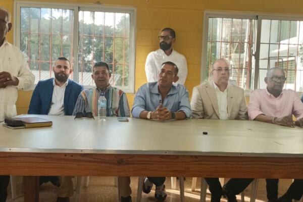 Dirigentes de la Fuerza del Pueblo en La Vega anunciando la marcha. (foto, fuente externa)