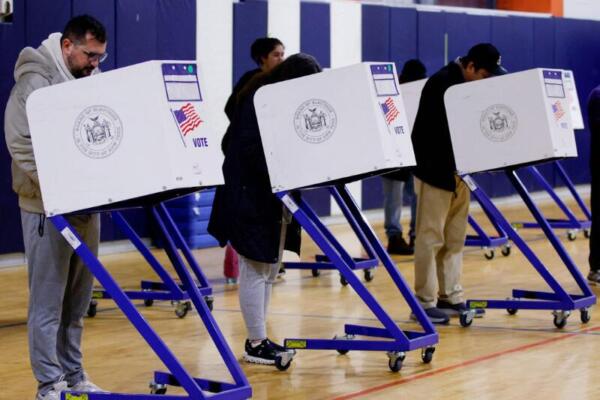 Nueva York elige a su nuevo alcalde en una jornada marcada por entusiasmo y alta participación