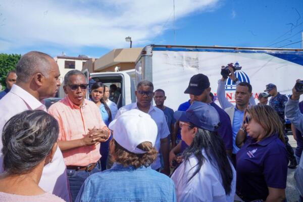DASAC asiste a decenas de familias damnificadas por huracán Melissa en Peravia.