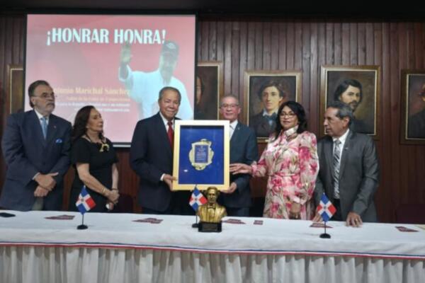 El evento estuvo cargado de simbolismo patriótico y reconocimiento nacional.