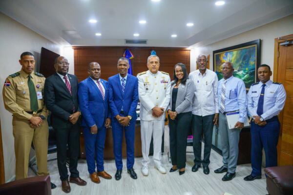 La reunión estuvo encabezada por Ralph Giraldo Raphael, ministro consejero de la Embajada de Haití, junto a funcionarios consulares.