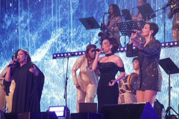 Las Espectaculares con Tueska, Mabel, Luisanna y Jameli marcaron el inicio del espectáculo.