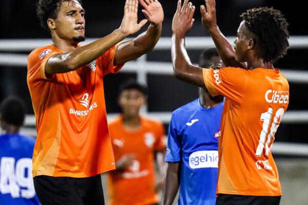Angel Pérez y Cesarín Ortiz, jugadores de Cibao FC