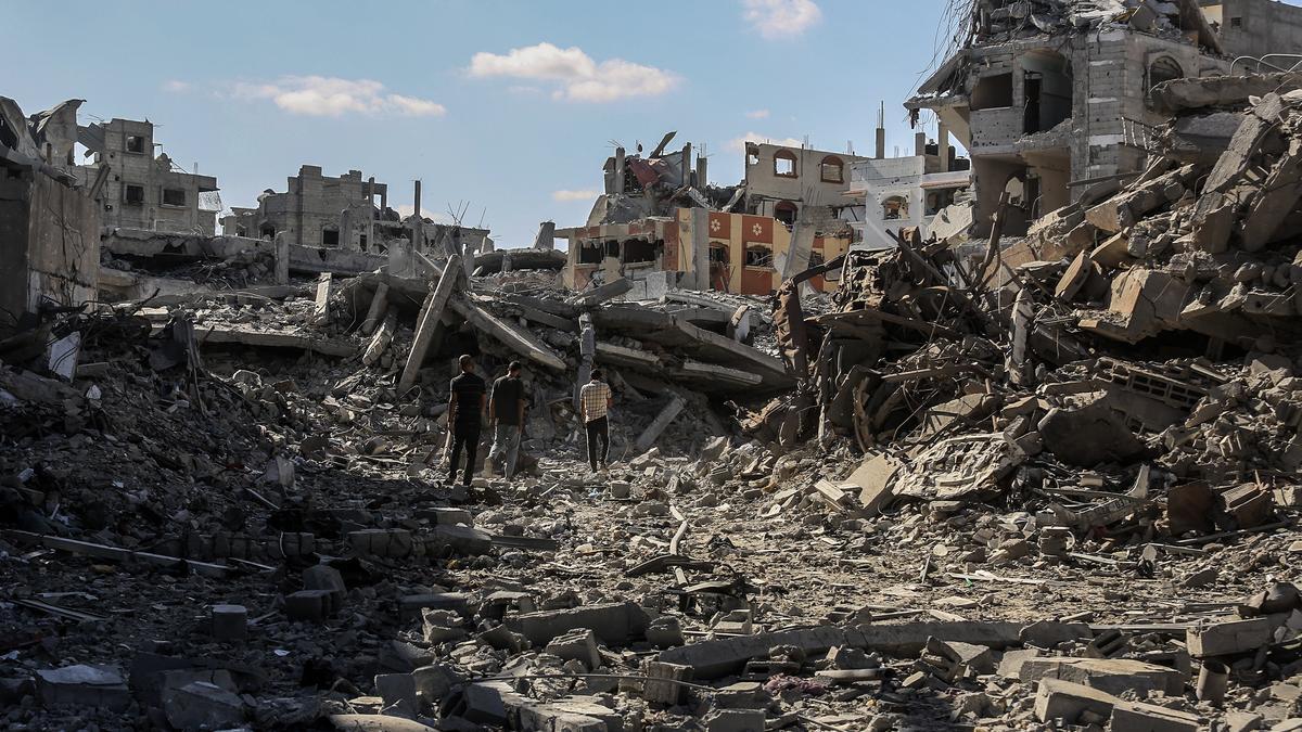 Israel bombardea por tierra, mar y aire el norte y el sur de Gaza pese al alto el fuego