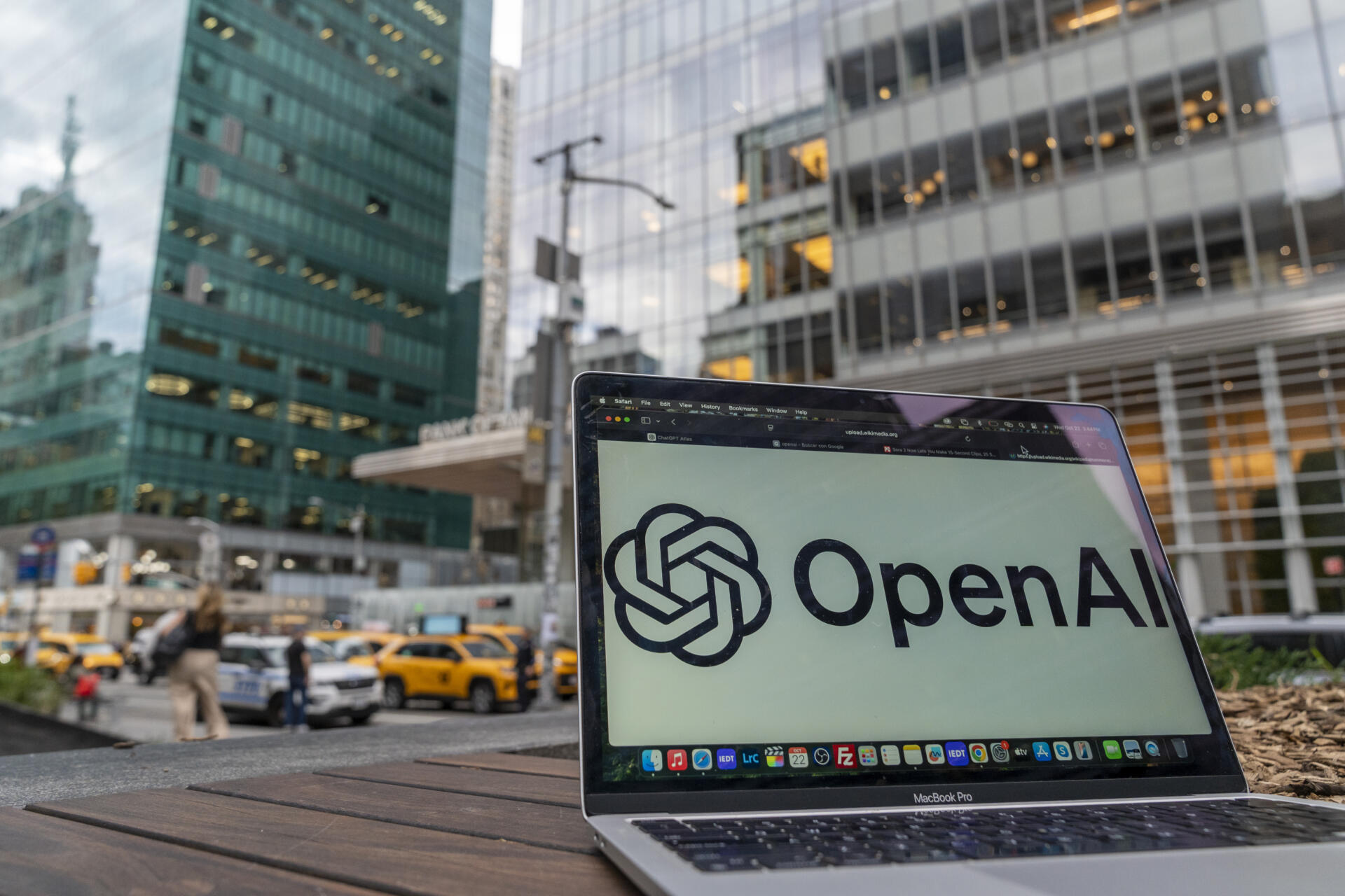 OpenAI niega responsabilidad en el suicidio de un joven tras interactuar con ChatGPT