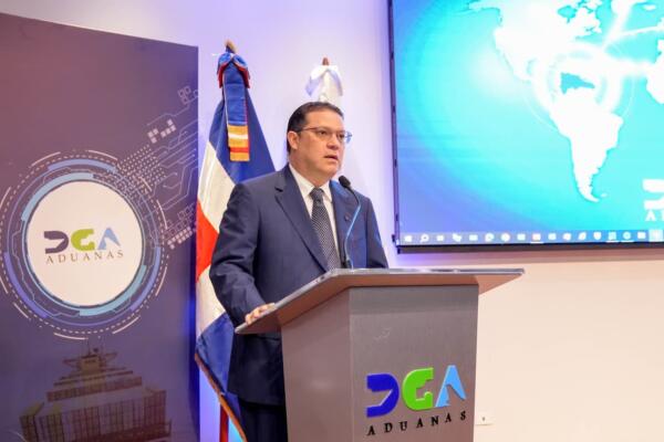  Yayo Sanz Lovatón, director general de Aduanas.
Foto: fuente externa