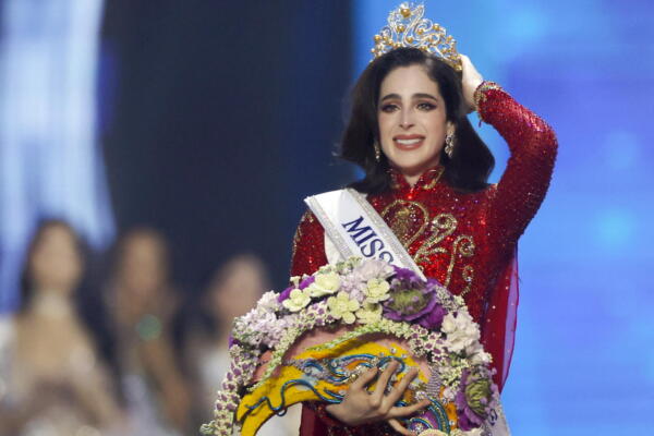 La mexicana Fátima Bosch denunció este martes que ha recibido mensajes violentos y de odio tras haberse coronado como Miss Universo 2025 el 21 de noviembre, en medio de las acusaciones de un supuesto fraude para lograr el título. Imagen de archivo. EFE/EPA/RUNGROJ YONGRIT