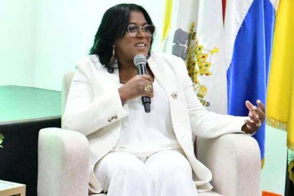 María Eugenia Acosta Abad cuestiona coherencia de sectores por valores cooperativos