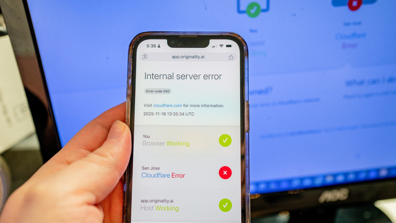 Pantalla con error de conexión tras fallo global en Cloudflare