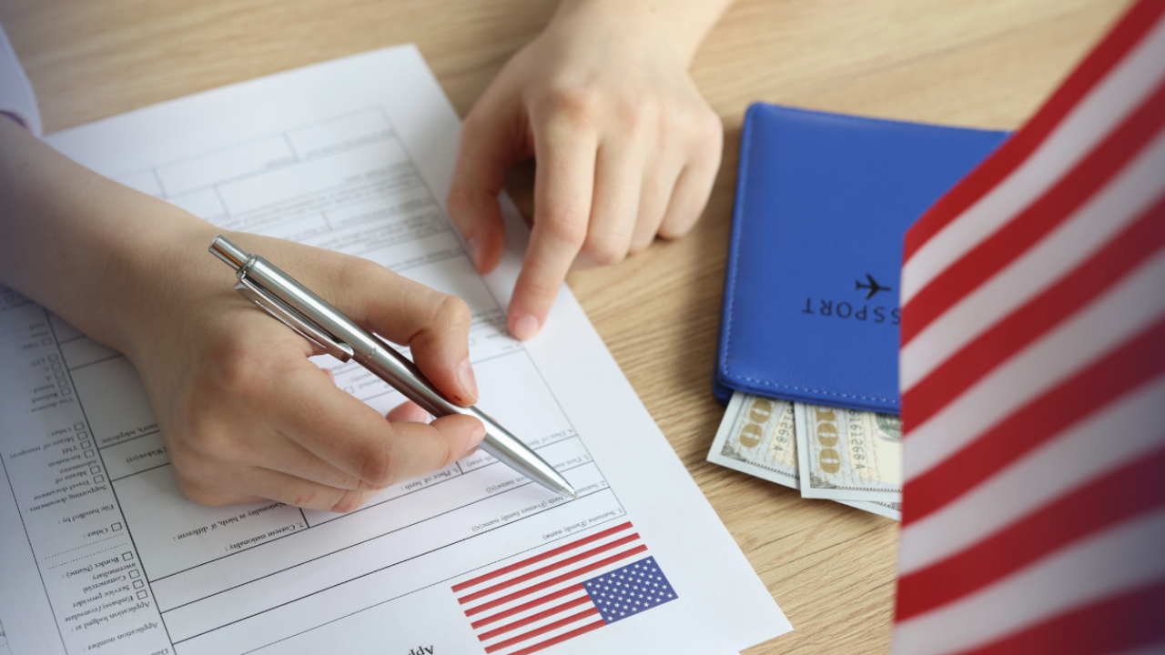 El USCIS actualizó los ingresos mínimos para patrocinadores