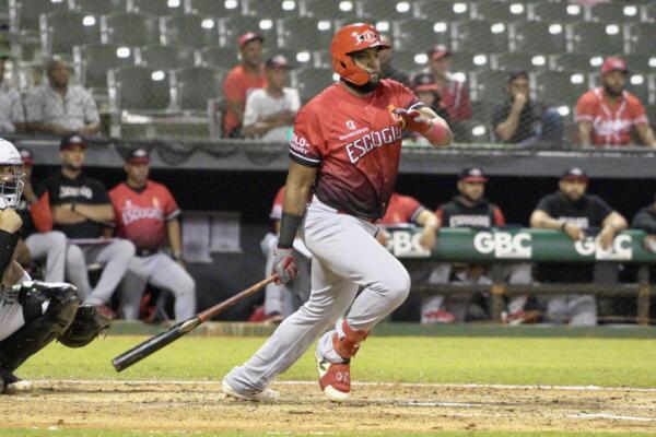 El segundo triunfo en línea del Escogido sobre los petromacorisanos mejora su marca a 13-16, mientras que las Estrellas se colocan con 13-18.

