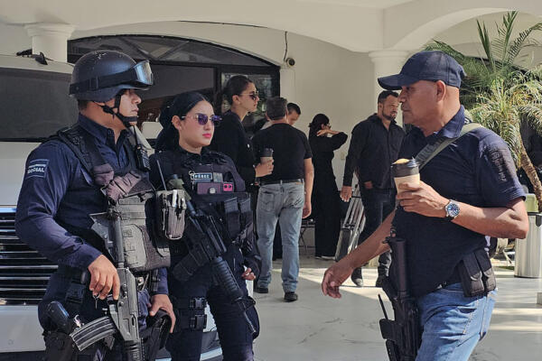 Presidenta de México lanza plan de seguridad para convulso estado de Michoacán.