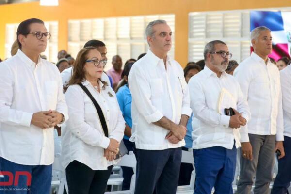 El presidente Luis Abinader durante la inauguración del Liceo Caferino Bonilla Reyes, en Santiago. Foto: Fuente externa