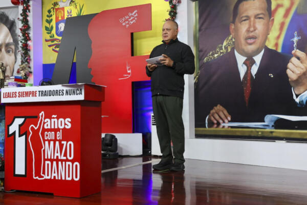 Fotografía cedida por Prensa del Ministerio de Interior, Justicia y Paz donde se observa al ministro Diosdado Cabello hablando en su programa de television 