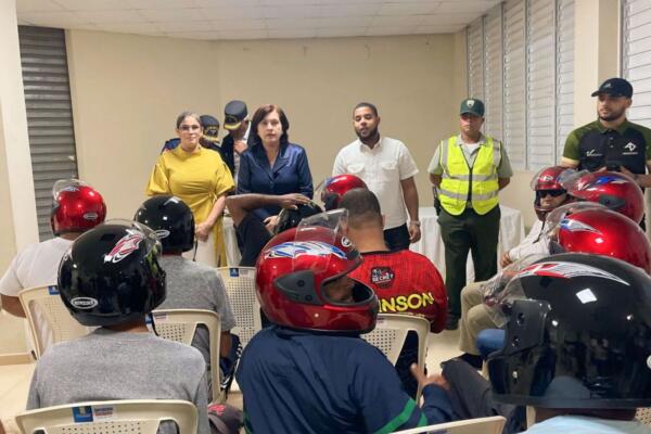 La viceministra de Seguridad Preventiva en Gobiernos Provinciales, Ángela Jáquez, encabezó la jornada.