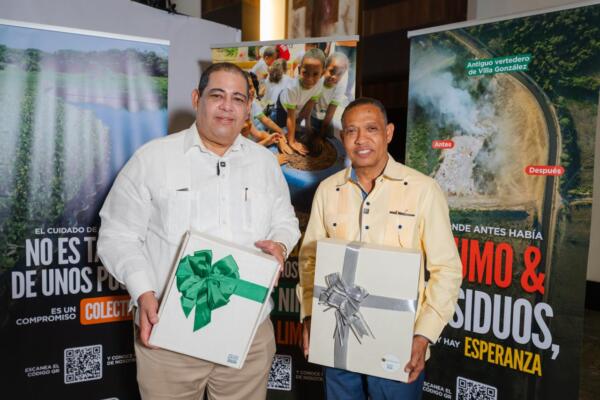 Autoridades reciben los nuevos planes de rutas para mejorar la recolección de residuos en sus municipios.