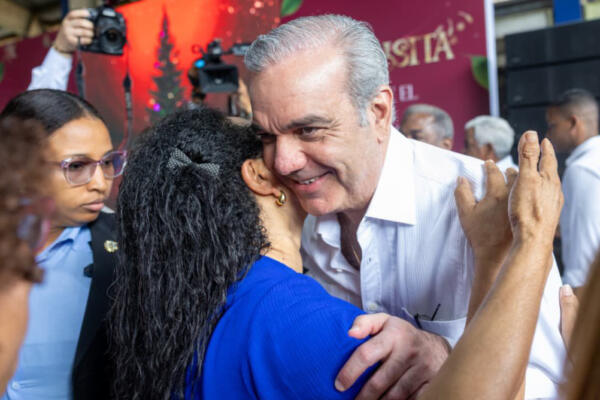 Abinader lanza el Bono Navideño 2025 para 2.6 millones de dominicanos
