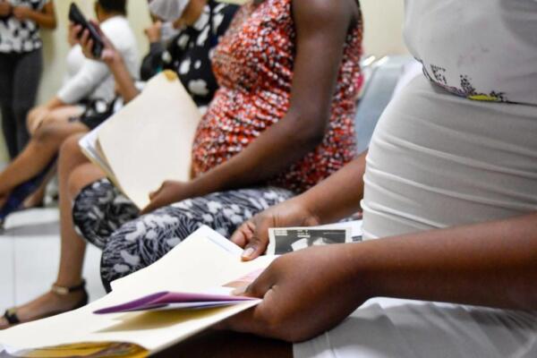 Congresistas arremeten contra Amnistía Internacional por críticas al protocolo aplicado a parturientas haitianas 