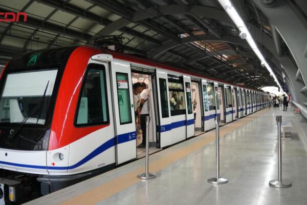 Tren del Metro detenido en estación durante apagón nacional