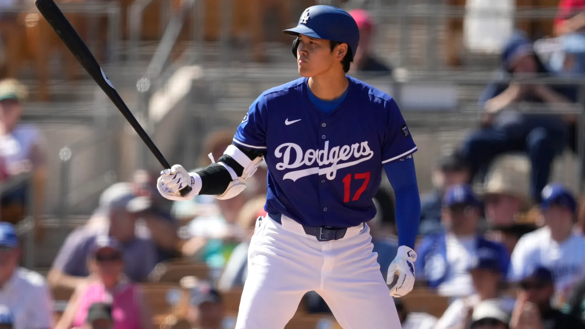 Conocido como Shotime en Estados Unidos, Ohtani destaca por su extraordinaria versatilidad: es lanzador diestro y bateador zurdo, y este año fue elegido simultáneamente Mejor Lanzador y Mejor Bateador, algo que no se veía desde Babe Ruth hace un siglo.