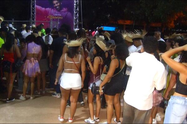 Miles de personas se dan cita en el Estadio Olímpico para disfrutar del concierto de Bad Bunny 